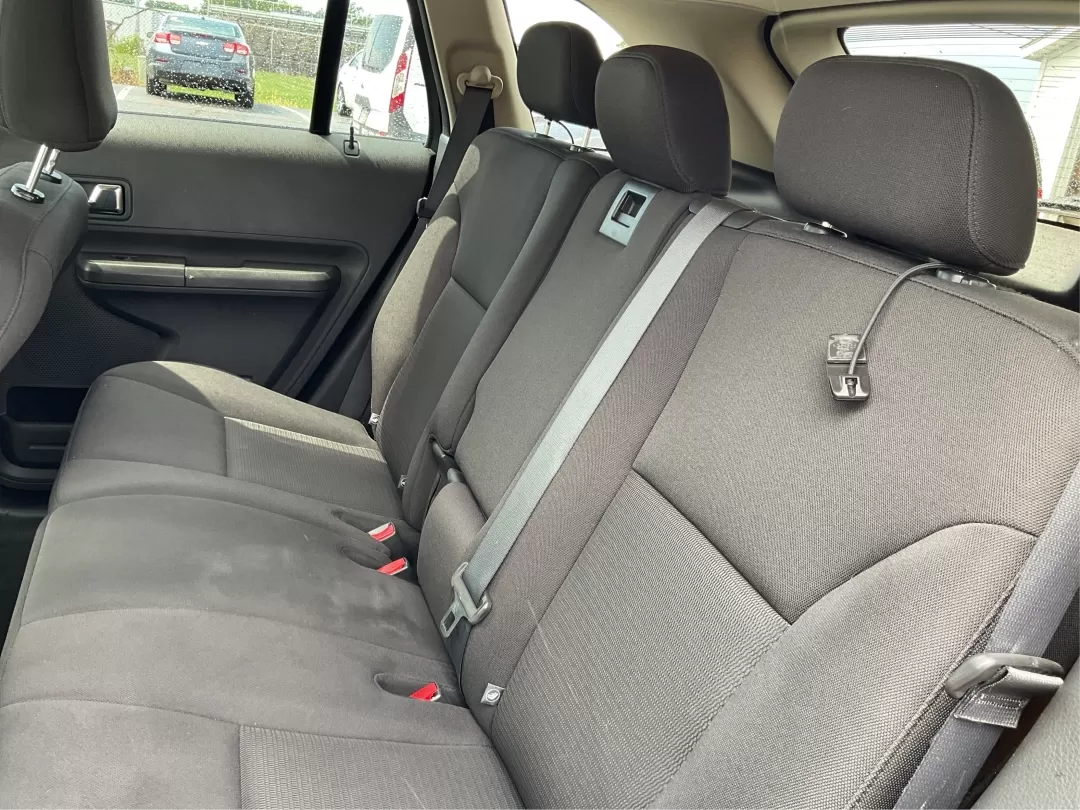 2010 Ford Edge SEL (2FMDK3JC4AB) with an Duratec 3.5L V-6 DOHC engine, located at 1230 East Main St, Xenia, OH, 45385, (937) 908-9800, 39.688026, -83.910172 - Photo#10