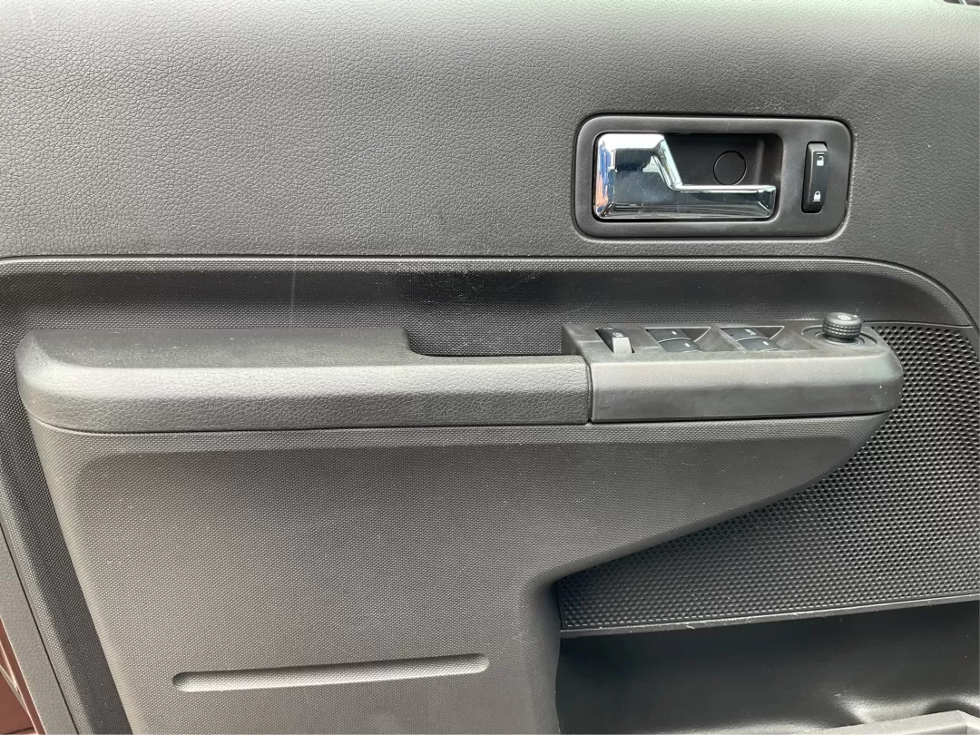 2010 Ford Edge SEL (2FMDK3JC4AB) with an Duratec 3.5L V-6 DOHC engine, located at 1230 East Main St, Xenia, OH, 45385, (937) 908-9800, 39.688026, -83.910172 - Photo#19
