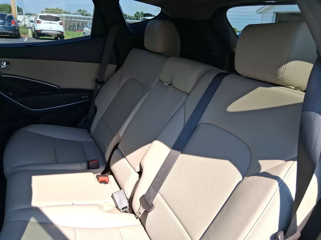 2018 Hyundai Santa Fe 2.4L (5NMZUDLB3JH) with an Theta II 2.4L I-4 gasoline direct injection engine, located at 880 E. National Road, Vandalia, OH, 45377, (937) 908-9800, 39.891918, -84.183594 - Photo#10