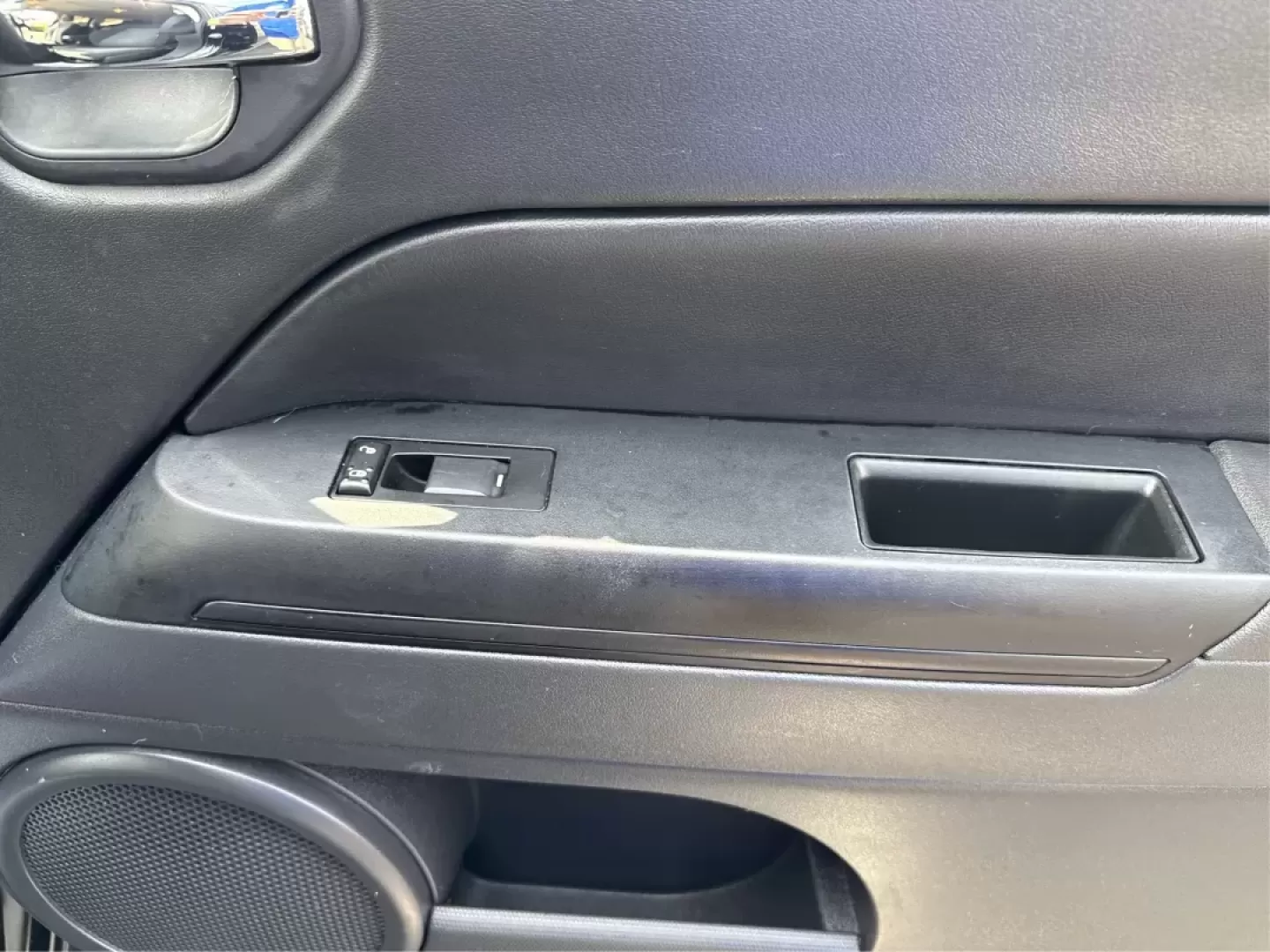 2016 Jeep Compass Sport (1C4NJDBB5GD) with an 2.4L I-4 DOHC engine, located at 1099 N County Rd 25A, Troy, OH, 45373, (937) 908-9800, 40.057079, -84.212883 - **Adventure Awaits with this 2016 Jeep Compass Sport Perfect for Weekend Getaways!**<br /> <br /> Are you looking for a vehicle that combines style, functionality, and reliability for your next adventure? Look no further than this 2016 Jeep Compass Sport, available now at Advantage Car and Credit i - Photo#20