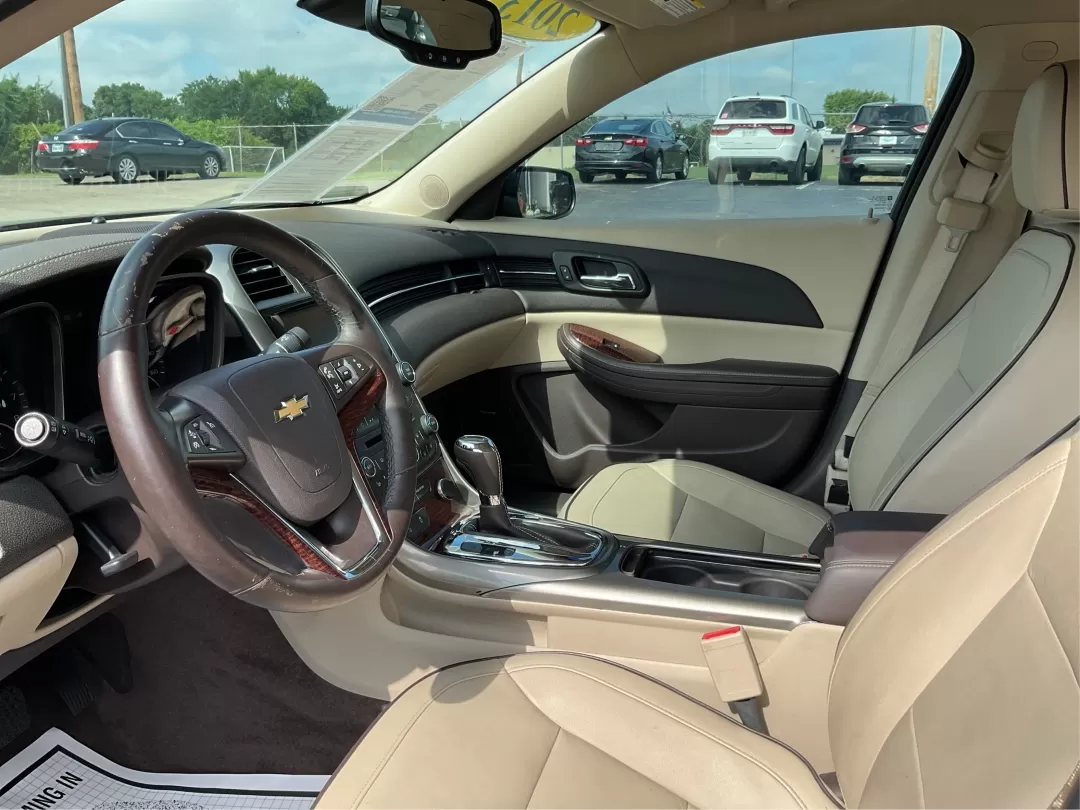 2013 Chevrolet Malibu 2LT (1G11E5SA7DF) with an ECOTEC 2.5L I-4 gasoline direct injection engine, located at 4508 South Dixie Dr, Moraine, OH, 45439, (937) 908-9800, 39.689976, -84.218452 - Photo#9