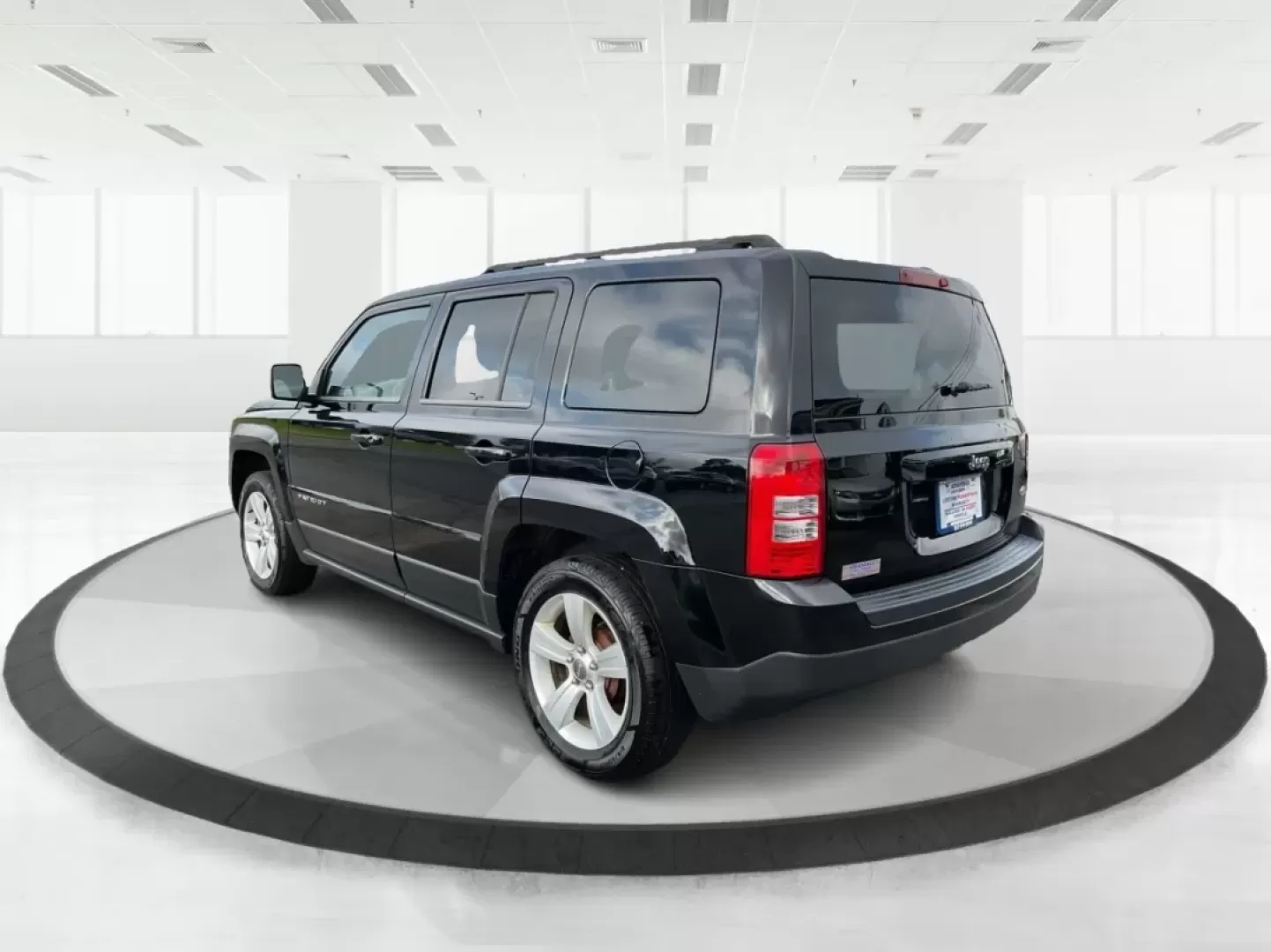 2014 Jeep Patriot Latitude (1C4NJPFA4ED) with an Other engine, located at 4508 South Dixie Dr, Moraine, OH, 45439, (937) 908-9800, 39.689976, -84.218452 - Photo#4