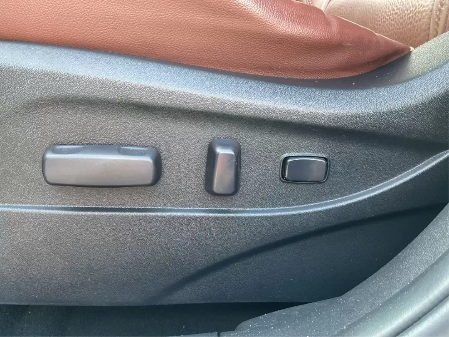 2013 Hyundai Tucson Limited (KM8JU3AC4DU) with an Other engine, located at 1951 S Dayton Lakeview Rd., New Carlisle, OH, 45344, (937) 908-9800, 39.890999, -84.050255 - Are you ready to elevate your daily commute or embark on weekend adventures? The 2013 Hyundai Tucson Limited is the perfect SUV for those looking for reliability, comfort, and style. Ideal for growing families or budget-conscious buyers, this utility vehicle is designed to meet your diverse lifestyl - Photo#17