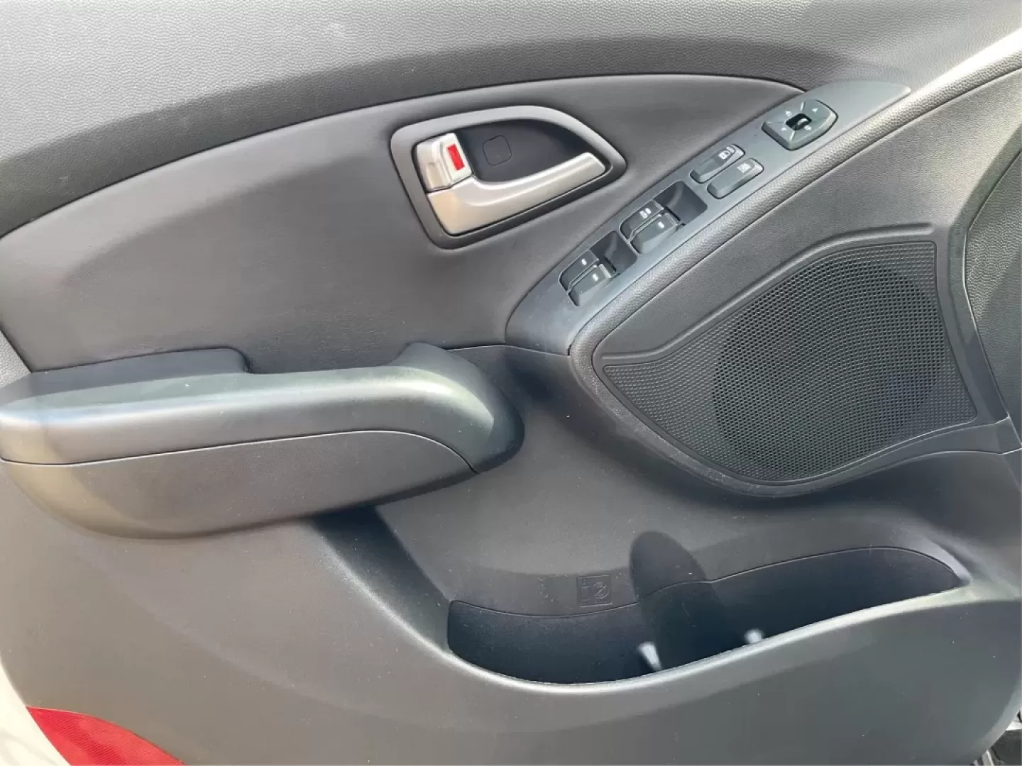 2013 Hyundai Tucson Limited (KM8JU3AC4DU) with an Other engine, located at 1951 S Dayton Lakeview Rd., New Carlisle, OH, 45344, (937) 908-9800, 39.890999, -84.050255 - Are you ready to elevate your daily commute or embark on weekend adventures? The 2013 Hyundai Tucson Limited is the perfect SUV for those looking for reliability, comfort, and style. Ideal for growing families or budget-conscious buyers, this utility vehicle is designed to meet your diverse lifestyl - Photo#18
