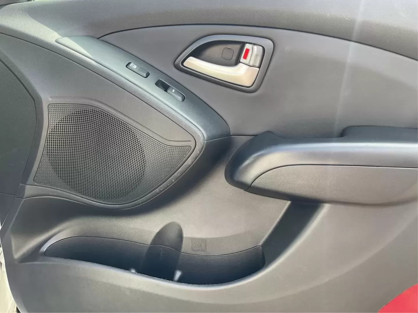 2013 Hyundai Tucson Limited (KM8JU3AC4DU) with an Other engine, located at 1951 S Dayton Lakeview Rd., New Carlisle, OH, 45344, (937) 908-9800, 39.890999, -84.050255 - Are you ready to elevate your daily commute or embark on weekend adventures? The 2013 Hyundai Tucson Limited is the perfect SUV for those looking for reliability, comfort, and style. Ideal for growing families or budget-conscious buyers, this utility vehicle is designed to meet your diverse lifestyl - Photo#19