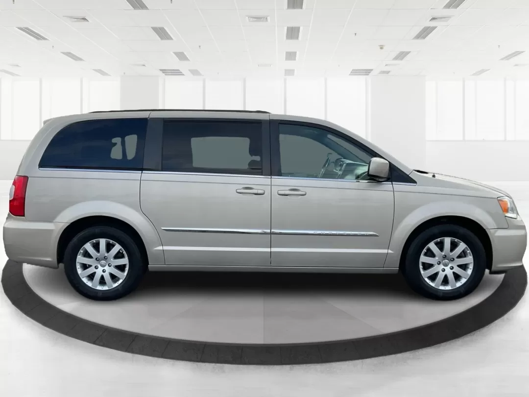 2016 Chrysler Town and Country PV (2C4RC1BG4GR) with an Other engine, located at 8750 N County Rd 25A, Piqua, OH, 45356, (937) 908-9800, 40.164391, -84.232513 - **Elevate Your Family Adventures with the 2016 Chrysler Town and Country at Advantage Car and Credit - Piqua!**<br /> <br /> Are you looking for the perfect vehicle to accommodate your growing family or enhance your daily commute? Look no further than the 2016 Chrysler Town and Country, availabl - Photo#1