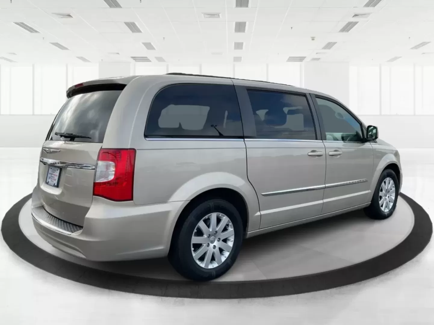 2016 Chrysler Town and Country PV (2C4RC1BG4GR) with an Other engine, located at 8750 N County Rd 25A, Piqua, OH, 45356, (937) 908-9800, 40.164391, -84.232513 - **Elevate Your Family Adventures with the 2016 Chrysler Town and Country at Advantage Car and Credit - Piqua!**<br /> <br /> Are you looking for the perfect vehicle to accommodate your growing family or enhance your daily commute? Look no further than the 2016 Chrysler Town and Country, availabl - Photo#2