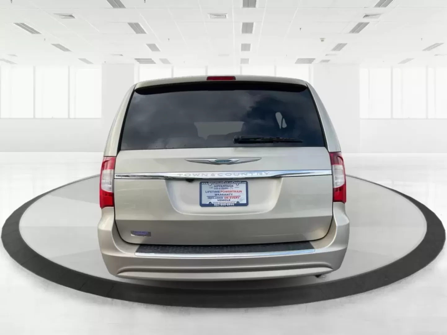2016 Chrysler Town and Country PV (2C4RC1BG4GR) with an Other engine, located at 8750 N County Rd 25A, Piqua, OH, 45356, (937) 908-9800, 40.164391, -84.232513 - **Elevate Your Family Adventures with the 2016 Chrysler Town and Country at Advantage Car and Credit - Piqua!**<br /> <br /> Are you looking for the perfect vehicle to accommodate your growing family or enhance your daily commute? Look no further than the 2016 Chrysler Town and Country, availabl - Photo#3