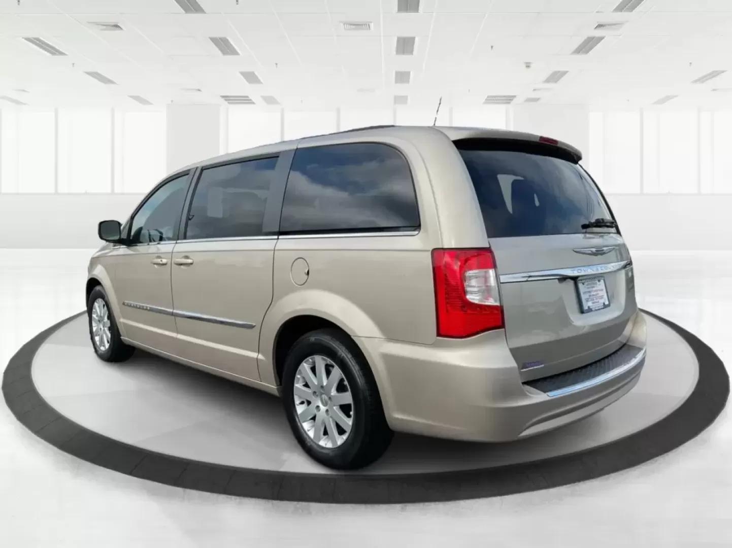 2016 Chrysler Town and Country PV (2C4RC1BG4GR) with an Other engine, located at 8750 N County Rd 25A, Piqua, OH, 45356, (937) 908-9800, 40.164391, -84.232513 - **Elevate Your Family Adventures with the 2016 Chrysler Town and Country at Advantage Car and Credit - Piqua!**<br /> <br /> Are you looking for the perfect vehicle to accommodate your growing family or enhance your daily commute? Look no further than the 2016 Chrysler Town and Country, availabl - Photo#4