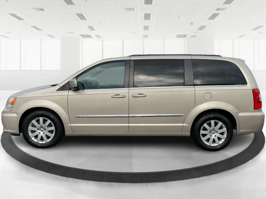 2016 Chrysler Town and Country PV (2C4RC1BG4GR) with an Other engine, located at 8750 N County Rd 25A, Piqua, OH, 45356, (937) 908-9800, 40.164391, -84.232513 - **Elevate Your Family Adventures with the 2016 Chrysler Town and Country at Advantage Car and Credit - Piqua!**<br /> <br /> Are you looking for the perfect vehicle to accommodate your growing family or enhance your daily commute? Look no further than the 2016 Chrysler Town and Country, availabl - Photo#5