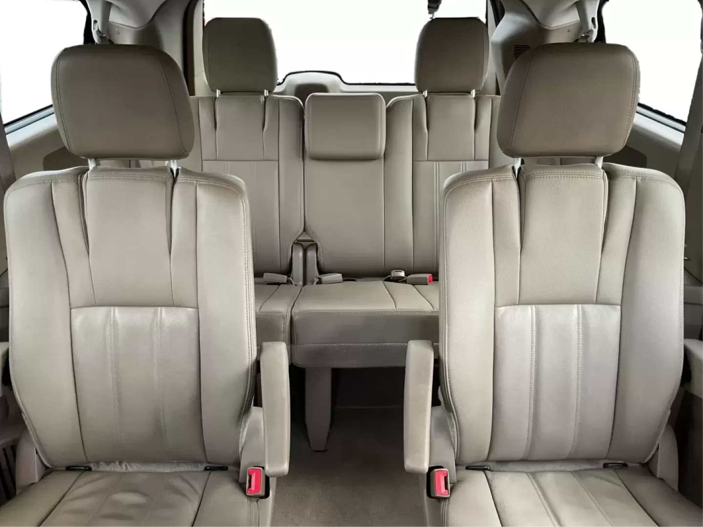 2016 Chrysler Town and Country PV (2C4RC1BG4GR) with an Other engine, located at 8750 N County Rd 25A, Piqua, OH, 45356, (937) 908-9800, 40.164391, -84.232513 - **Elevate Your Family Adventures with the 2016 Chrysler Town and Country at Advantage Car and Credit - Piqua!**<br /> <br /> Are you looking for the perfect vehicle to accommodate your growing family or enhance your daily commute? Look no further than the 2016 Chrysler Town and Country, availabl - Photo#14