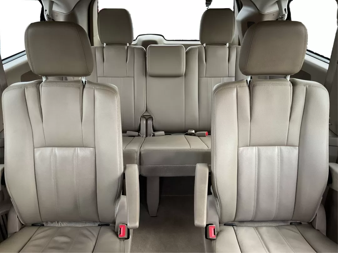 2016 Chrysler Town and Country PV (2C4RC1BG4GR) with an Other engine, located at 8750 N County Rd 25A, Piqua, OH, 45356, (937) 908-9800, 40.164391, -84.232513 - **Elevate Your Family Adventures with the 2016 Chrysler Town and Country at Advantage Car and Credit - Piqua!**<br /> <br /> Are you looking for the perfect vehicle to accommodate your growing family or enhance your daily commute? Look no further than the 2016 Chrysler Town and Country, availabl - Photo#14