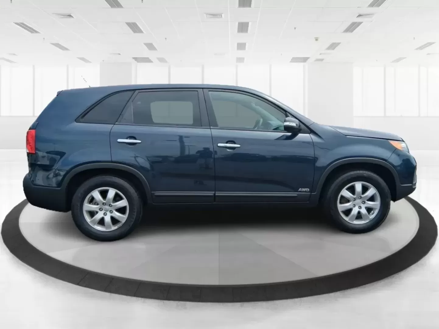 2013 Kia Sorento LX 4WD (5XYKTCA69DG) with an 2.4L L4 DOHC 16V engine, 6-Speed Automatic transmission, located at 1184 Kauffman Ave, Fairborn, OH, 45324, (937) 908-9800, 39.807072, -84.030914 - **Adventure Awaits with the 2013 Kia Sorento LX 4WD at Advantage Car and Credit - Fairborn!**<br /> <br /> Are you ready to elevate your family adventures or make your daily commute incredibly comfortable? Look no further than this spacious and versatile 2013 Kia Sorento LX 4WD, perfect for growing - Photo#1