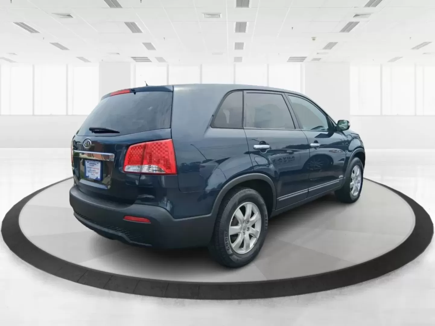 2013 Kia Sorento LX 4WD (5XYKTCA69DG) with an 2.4L L4 DOHC 16V engine, 6-Speed Automatic transmission, located at 1184 Kauffman Ave, Fairborn, OH, 45324, (937) 908-9800, 39.807072, -84.030914 - **Adventure Awaits with the 2013 Kia Sorento LX 4WD at Advantage Car and Credit - Fairborn!**<br /> <br /> Are you ready to elevate your family adventures or make your daily commute incredibly comfortable? Look no further than this spacious and versatile 2013 Kia Sorento LX 4WD, perfect for growing - Photo#2