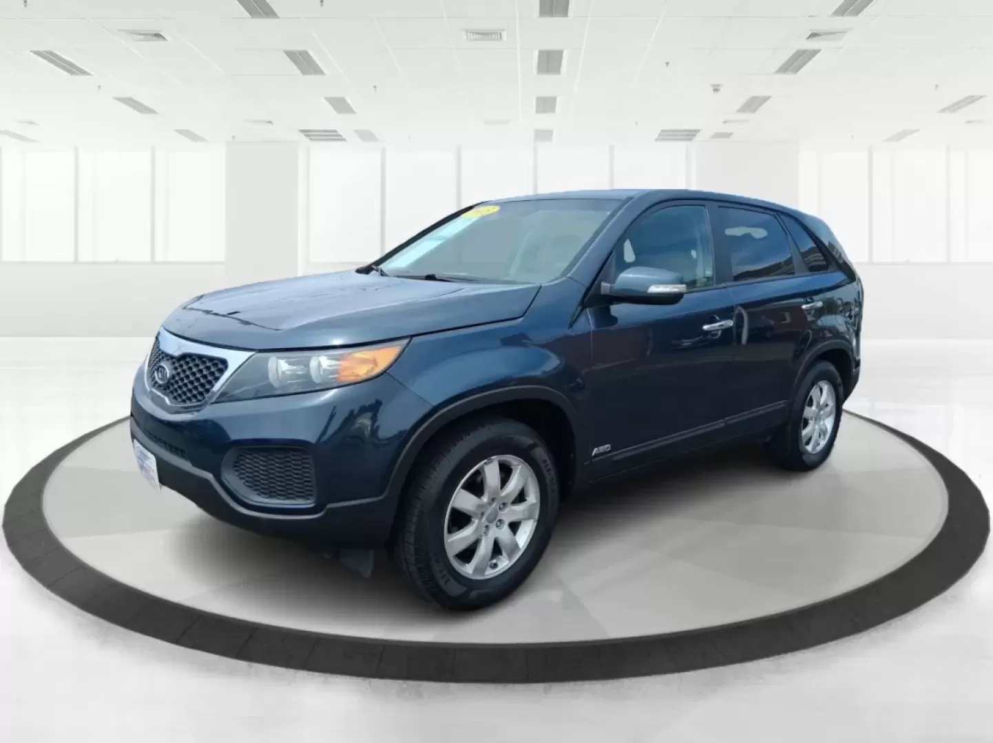 2013 Kia Sorento LX 4WD (5XYKTCA69DG) with an 2.4L L4 DOHC 16V engine, 6-Speed Automatic transmission, located at 1184 Kauffman Ave, Fairborn, OH, 45324, (937) 908-9800, 39.807072, -84.030914 - **Adventure Awaits with the 2013 Kia Sorento LX 4WD at Advantage Car and Credit - Fairborn!**<br /> <br /> Are you ready to elevate your family adventures or make your daily commute incredibly comfortable? Look no further than this spacious and versatile 2013 Kia Sorento LX 4WD, perfect for growing - Photo#8