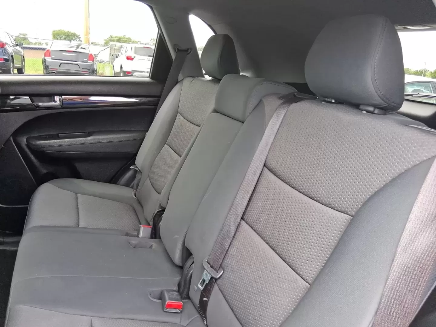 2013 Kia Sorento LX 4WD (5XYKTCA69DG) with an 2.4L L4 DOHC 16V engine, 6-Speed Automatic transmission, located at 1184 Kauffman Ave, Fairborn, OH, 45324, (937) 908-9800, 39.807072, -84.030914 - **Adventure Awaits with the 2013 Kia Sorento LX 4WD at Advantage Car and Credit - Fairborn!**<br /> <br /> Are you ready to elevate your family adventures or make your daily commute incredibly comfortable? Look no further than this spacious and versatile 2013 Kia Sorento LX 4WD, perfect for growing - Photo#10