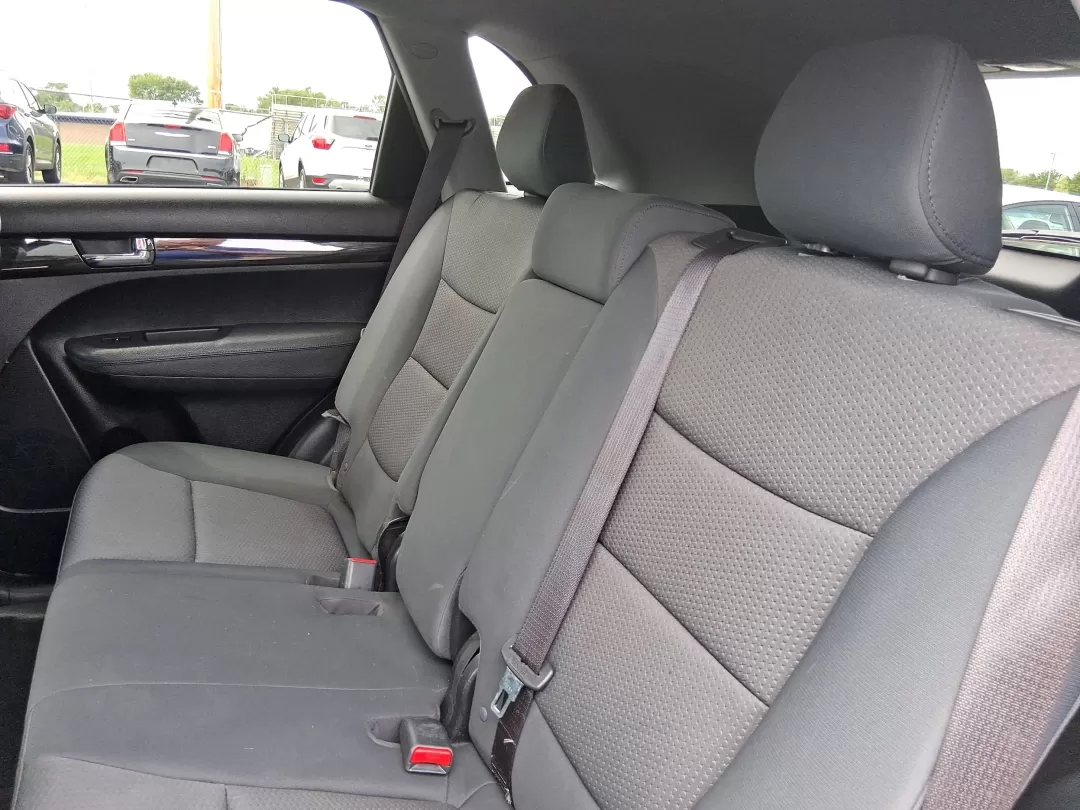 2017 Hyundai Santa Fe 2.0T Ultimate (5XYZW4LA5HG) with an Theta II 2L I-4 gasoline direct injection engine, located at 4508 South Dixie Dr, Moraine, OH, 45439, (937) 908-9800, 39.807072, -84.031563 - Photo#10