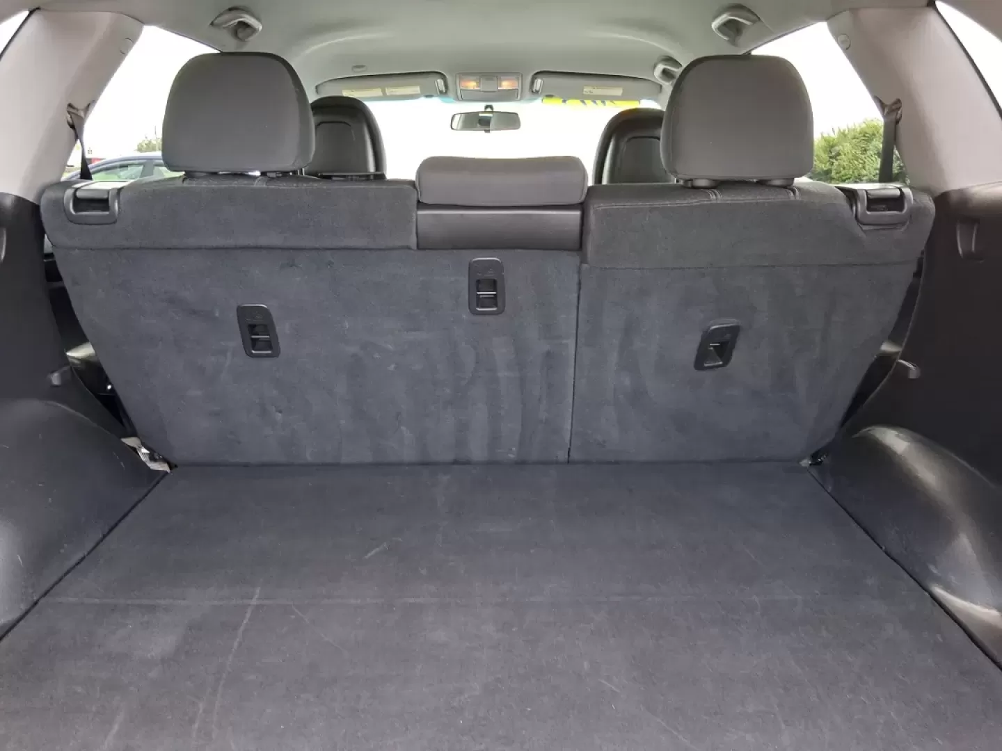 2013 Kia Sorento LX 4WD (5XYKTCA69DG) with an 2.4L L4 DOHC 16V engine, 6-Speed Automatic transmission, located at 1184 Kauffman Ave, Fairborn, OH, 45324, (937) 908-9800, 39.807072, -84.030914 - **Adventure Awaits with the 2013 Kia Sorento LX 4WD at Advantage Car and Credit - Fairborn!**<br /> <br /> Are you ready to elevate your family adventures or make your daily commute incredibly comfortable? Look no further than this spacious and versatile 2013 Kia Sorento LX 4WD, perfect for growing - Photo#12