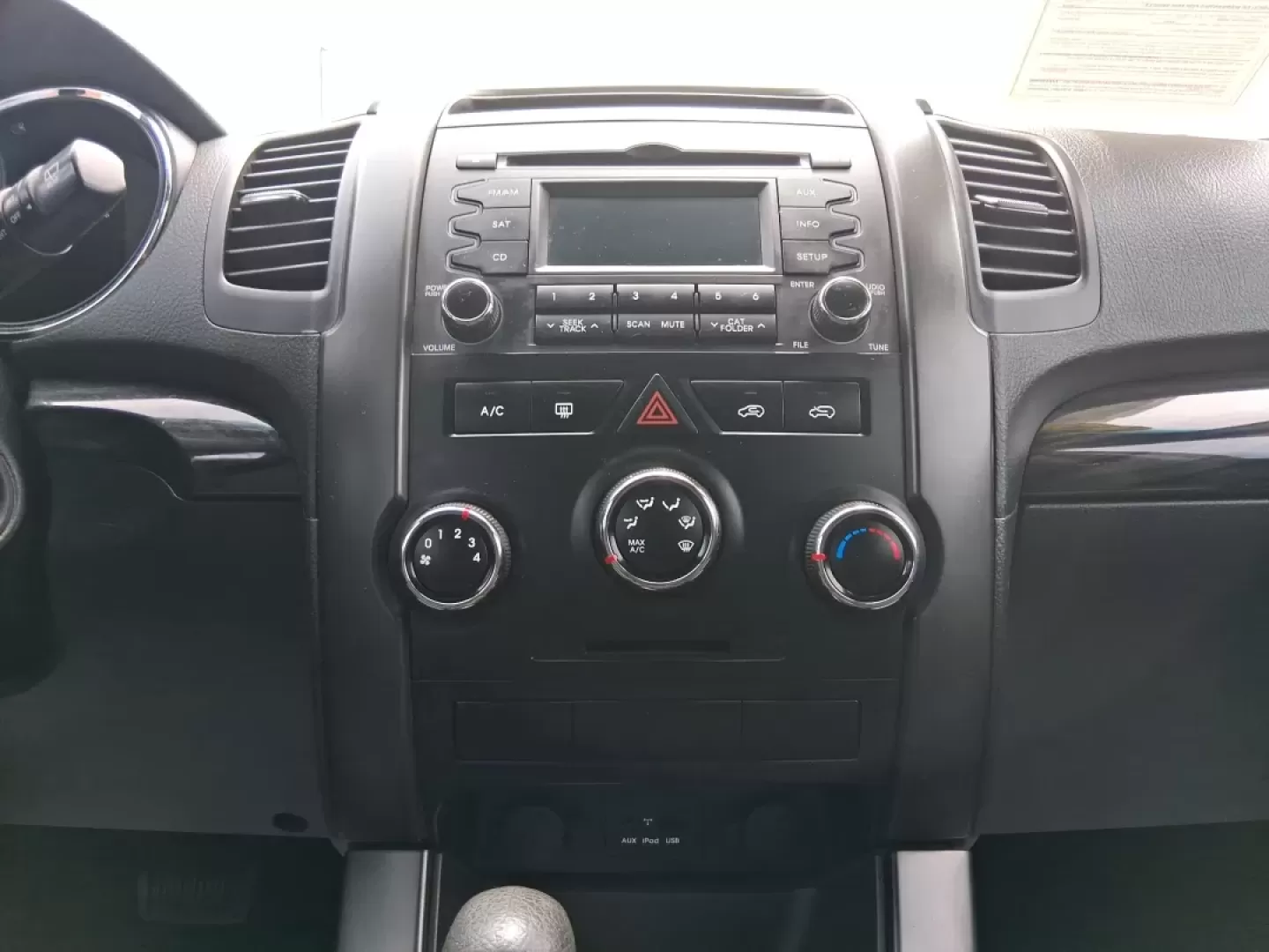 2013 Kia Sorento LX 4WD (5XYKTCA69DG) with an 2.4L L4 DOHC 16V engine, 6-Speed Automatic transmission, located at 1184 Kauffman Ave, Fairborn, OH, 45324, (937) 908-9800, 39.807072, -84.030914 - **Adventure Awaits with the 2013 Kia Sorento LX 4WD at Advantage Car and Credit - Fairborn!**<br /> <br /> Are you ready to elevate your family adventures or make your daily commute incredibly comfortable? Look no further than this spacious and versatile 2013 Kia Sorento LX 4WD, perfect for growing - Photo#13
