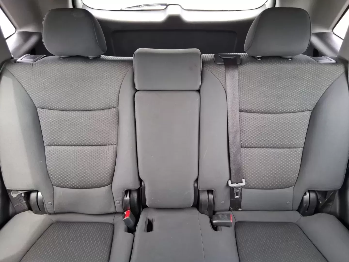2013 Kia Sorento LX 4WD (5XYKTCA69DG) with an 2.4L L4 DOHC 16V engine, 6-Speed Automatic transmission, located at 1184 Kauffman Ave, Fairborn, OH, 45324, (937) 908-9800, 39.807072, -84.030914 - **Adventure Awaits with the 2013 Kia Sorento LX 4WD at Advantage Car and Credit - Fairborn!**<br /> <br /> Are you ready to elevate your family adventures or make your daily commute incredibly comfortable? Look no further than this spacious and versatile 2013 Kia Sorento LX 4WD, perfect for growing - Photo#14