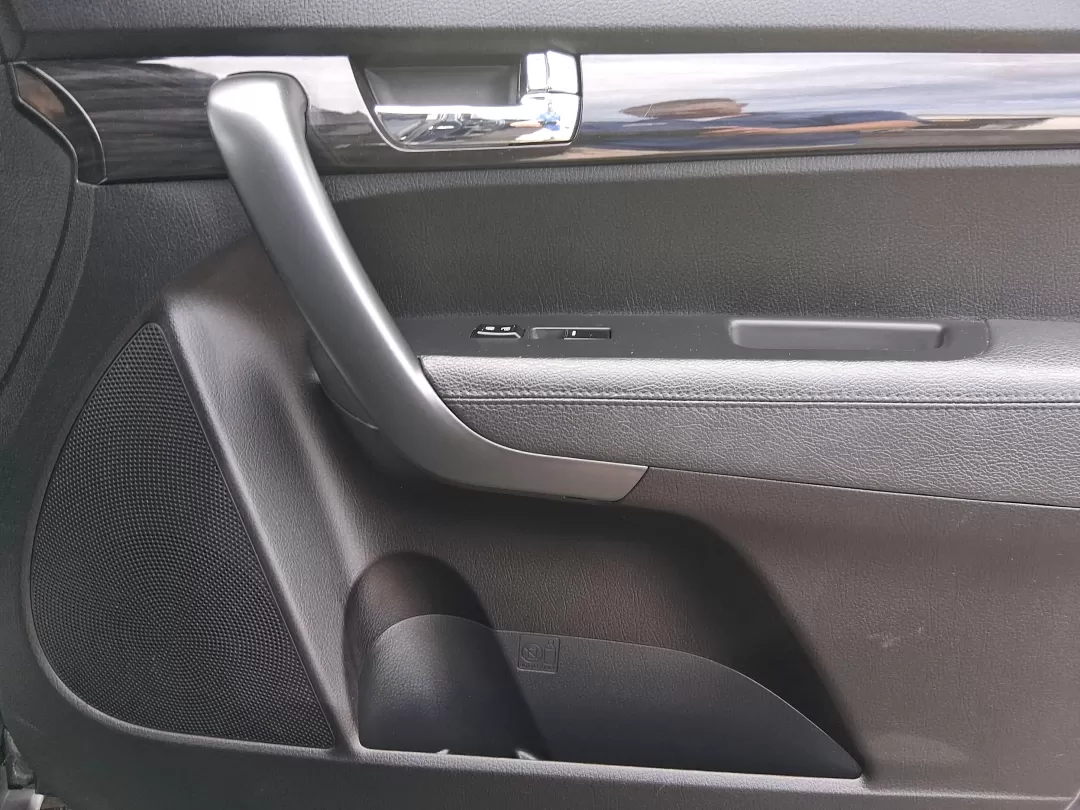 2017 Hyundai Santa Fe 2.0T Ultimate (5XYZW4LA5HG) with an Theta II 2L I-4 gasoline direct injection engine, located at 4508 South Dixie Dr, Moraine, OH, 45439, (937) 908-9800, 39.807072, -84.031563 - Photo#18