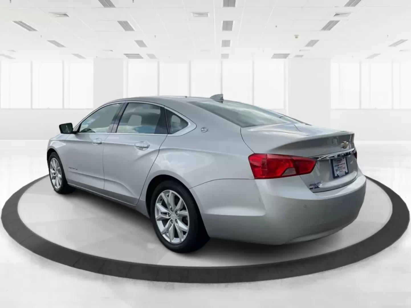 2016 Chevrolet Impala 1LT (2G1105SA4G9) with an Ecotec 2.5L I-4 gasoline direct injection engine, located at 4508 South Dixie Dr, Moraine, OH, 45439, (937) 908-9800, 39.689976, -84.218452 - **Discover Your Ideal Commuter with the 2016 Chevrolet Impala Perfect for Daily Drives or Weekend Getaways!**<br /> <br /> Are you tired of your old ride struggling during your daily commute? Elevate your driving experience with the stylish and reliable 2016 Chevrolet Impala, now available at Advan - Photo#4