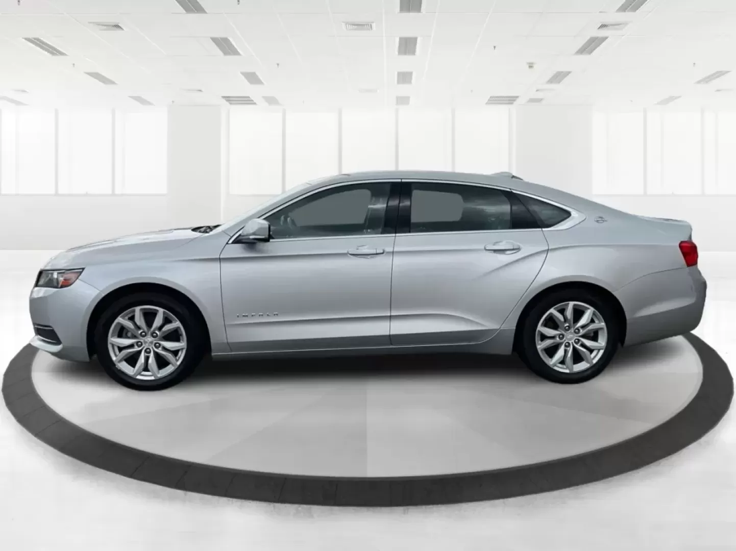 2016 Chevrolet Impala 1LT (2G1105SA4G9) with an Ecotec 2.5L I-4 gasoline direct injection engine, located at 4508 South Dixie Dr, Moraine, OH, 45439, (937) 908-9800, 39.689976, -84.218452 - **Discover Your Ideal Commuter with the 2016 Chevrolet Impala Perfect for Daily Drives or Weekend Getaways!**<br /> <br /> Are you tired of your old ride struggling during your daily commute? Elevate your driving experience with the stylish and reliable 2016 Chevrolet Impala, now available at Advan - Photo#5