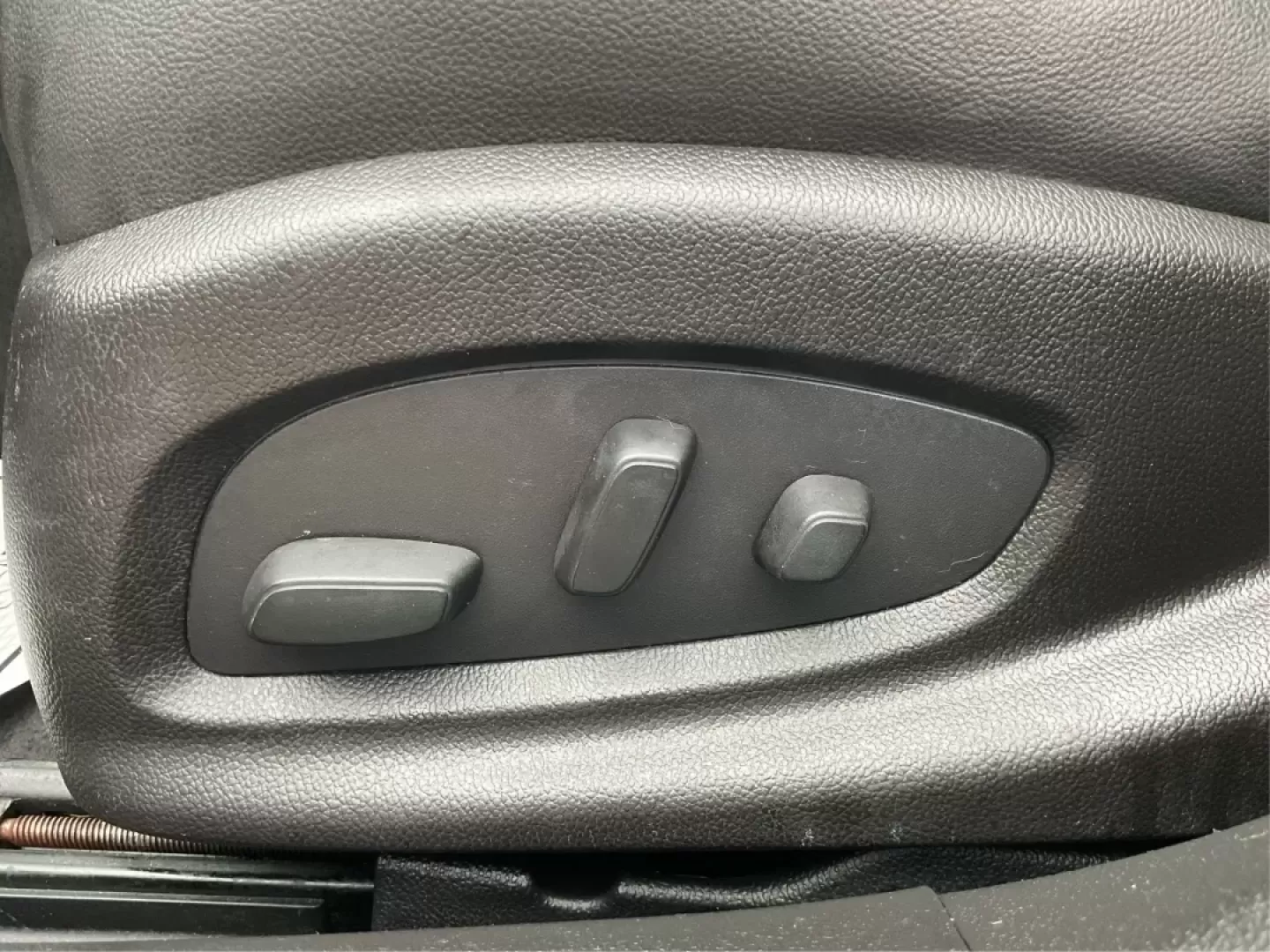 2016 Chevrolet Impala 1LT (2G1105SA4G9) with an Ecotec 2.5L I-4 gasoline direct injection engine, located at 4508 South Dixie Dr, Moraine, OH, 45439, (937) 908-9800, 39.689976, -84.218452 - **Discover Your Ideal Commuter with the 2016 Chevrolet Impala Perfect for Daily Drives or Weekend Getaways!**<br /> <br /> Are you tired of your old ride struggling during your daily commute? Elevate your driving experience with the stylish and reliable 2016 Chevrolet Impala, now available at Advan - Photo#16