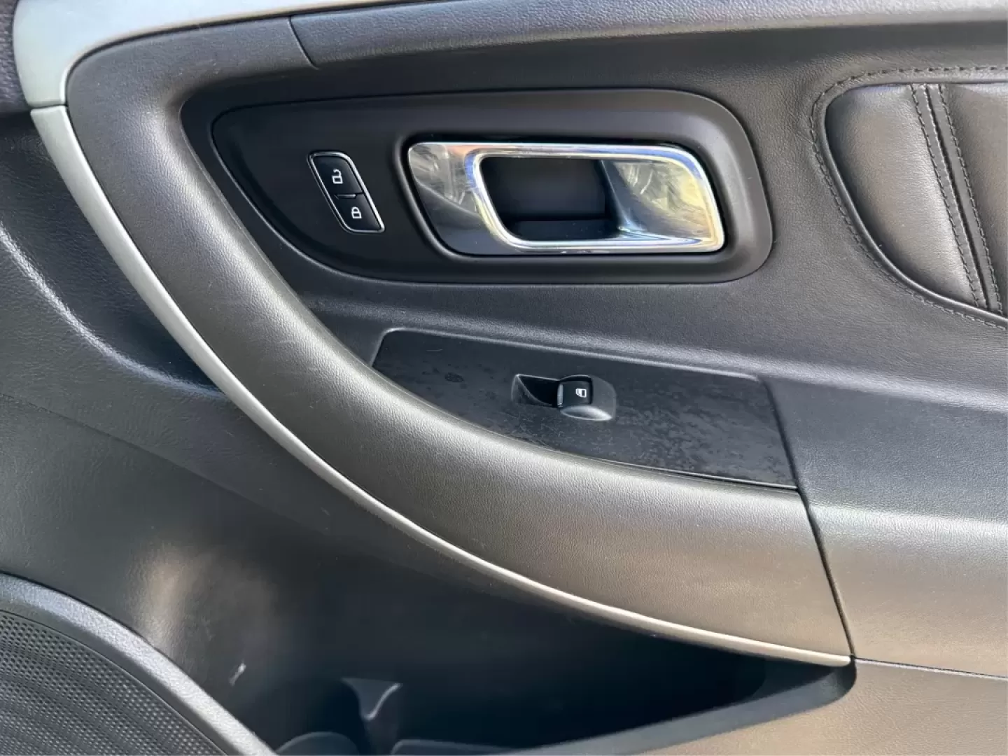 2017 Ford Taurus SEL (1FAHP2E84HG) with an 3.5L V-6 DOHC engine, located at 1951 S Dayton Lakeview Rd., New Carlisle, OH, 45344, (937) 908-9800, 39.890999, -84.050255 - Are you ready for a new adventure? The 2017 Ford Taurus SEL is the perfect sedan for those who crave a blend of comfort, style, and performance, whether you're navigating daily commutes or embarking on weekend getaways. This vehicle is not just a mode of transportation; it's a lifestyle statement th - Photo#19