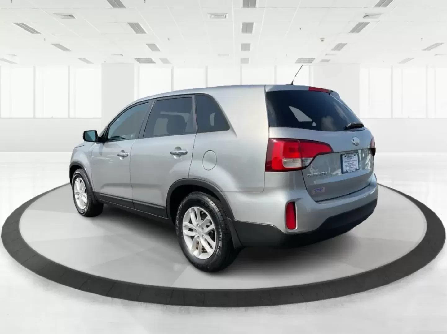 2014 Kia Sorento LX (5XYKT3A66EG) with an 2.4L I-4 gasoline direct injection engine, located at 1951 S Dayton Lakeview Rd., New Carlisle, OH, 45344, (937) 908-9800, 39.890999, -84.050255 - Discover the joy of family adventures with the 2014 Kia Sorento LX, now available at Advantage Car and Credit in New Carlisle, OH. This spacious SUV is perfect for growing families or anyone who loves weekend getaways. With a versatile interior and advanced features, the Sorento is designed for comf - Photo#4