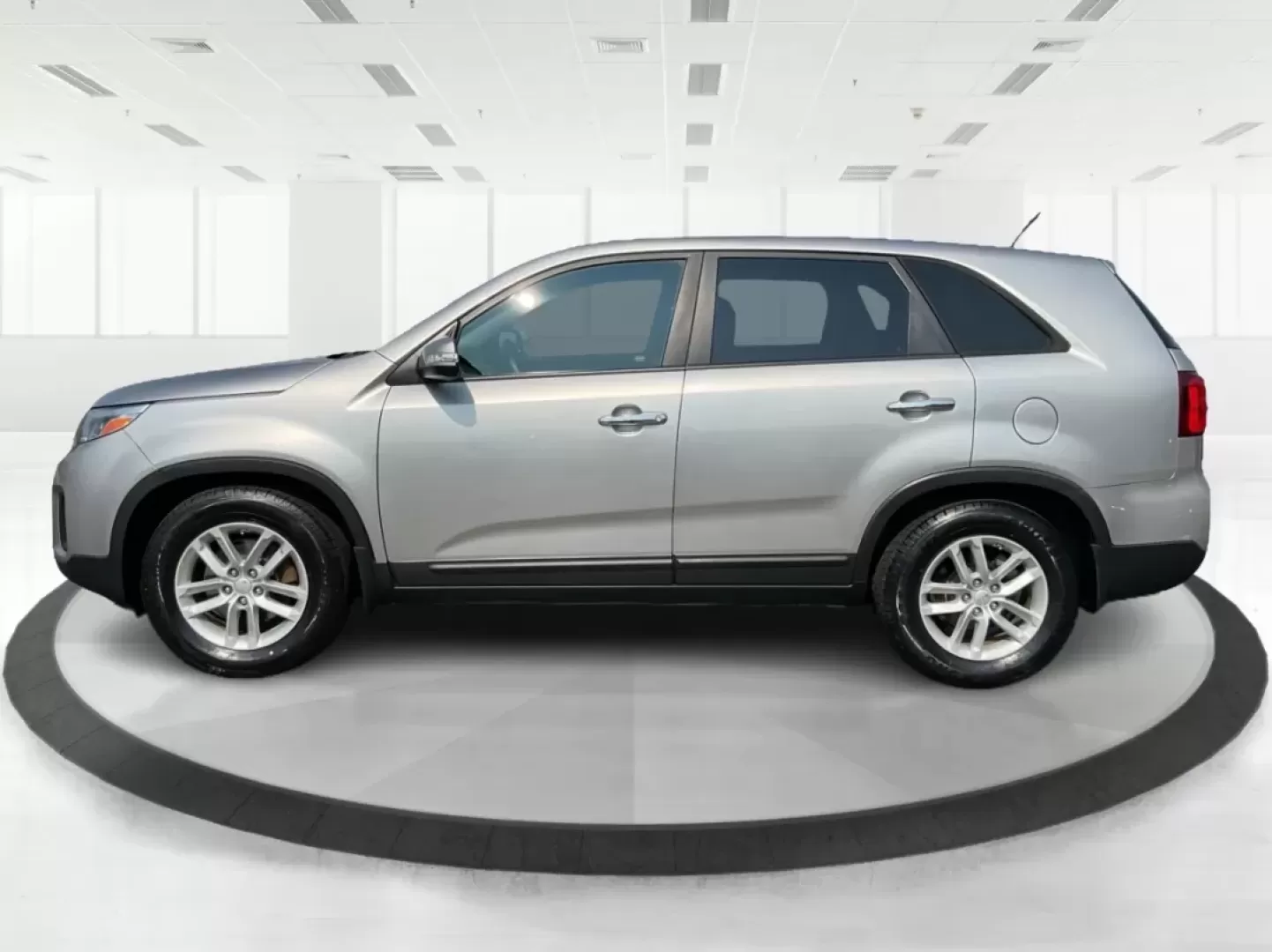 2014 Kia Sorento LX (5XYKT3A66EG) with an 2.4L I-4 gasoline direct injection engine, located at 1951 S Dayton Lakeview Rd., New Carlisle, OH, 45344, (937) 908-9800, 39.890999, -84.050255 - Discover the joy of family adventures with the 2014 Kia Sorento LX, now available at Advantage Car and Credit in New Carlisle, OH. This spacious SUV is perfect for growing families or anyone who loves weekend getaways. With a versatile interior and advanced features, the Sorento is designed for comf - Photo#5