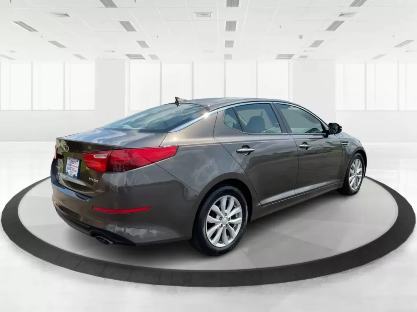 2015 Kia Optima EX (5XXGN4A70FG) with an Theta II 2.4L I-4 gasoline direct injection engine, located at 8750 N County Rd 25A, Piqua, OH, 45356, (937) 908-9800, 40.164391, -84.232513 - Embrace the open road with confidence and style in this stunning 2015 Kia Optima EX, available at Advantage Car and Credit - Piqua! Whether you're navigating daily commutes, embarking on weekend getaways, or shuttling your growing family, this sedan is designed to enhance every journey. With a sleek - Photo#2