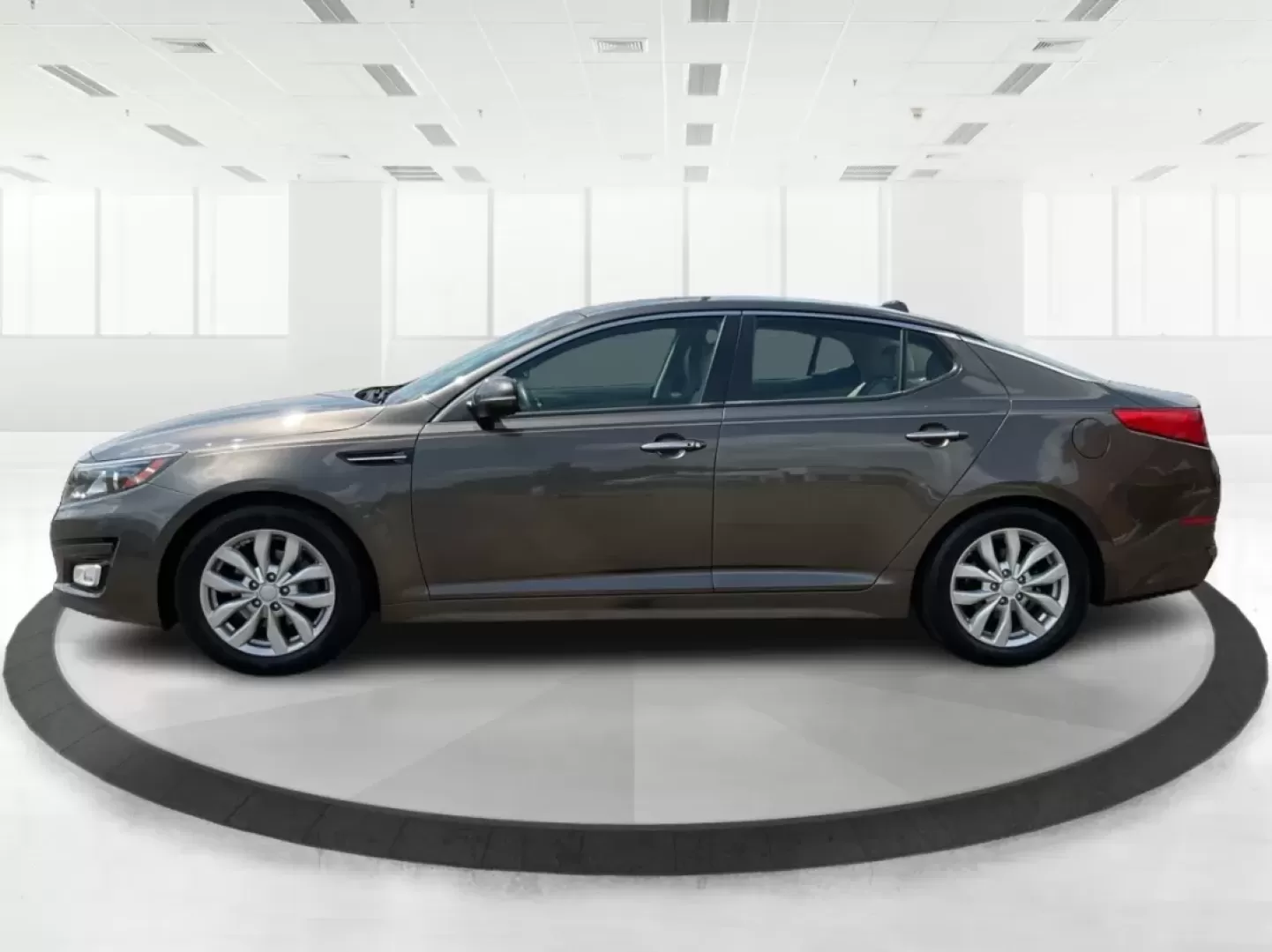 2015 Kia Optima EX (5XXGN4A70FG) with an Theta II 2.4L I-4 gasoline direct injection engine, located at 8750 N County Rd 25A, Piqua, OH, 45356, (937) 908-9800, 40.164391, -84.232513 - Embrace the open road with confidence and style in this stunning 2015 Kia Optima EX, available at Advantage Car and Credit - Piqua! Whether you're navigating daily commutes, embarking on weekend getaways, or shuttling your growing family, this sedan is designed to enhance every journey. With a sleek - Photo#5