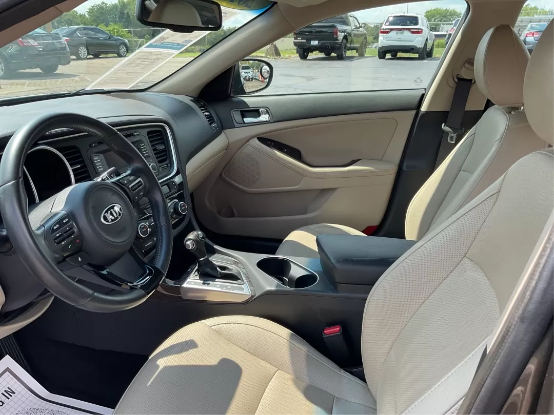 2015 Kia Optima EX (5XXGN4A70FG) with an Theta II 2.4L I-4 gasoline direct injection engine, located at 8750 N County Rd 25A, Piqua, OH, 45356, (937) 908-9800, 40.164391, -84.232513 - Photo#9