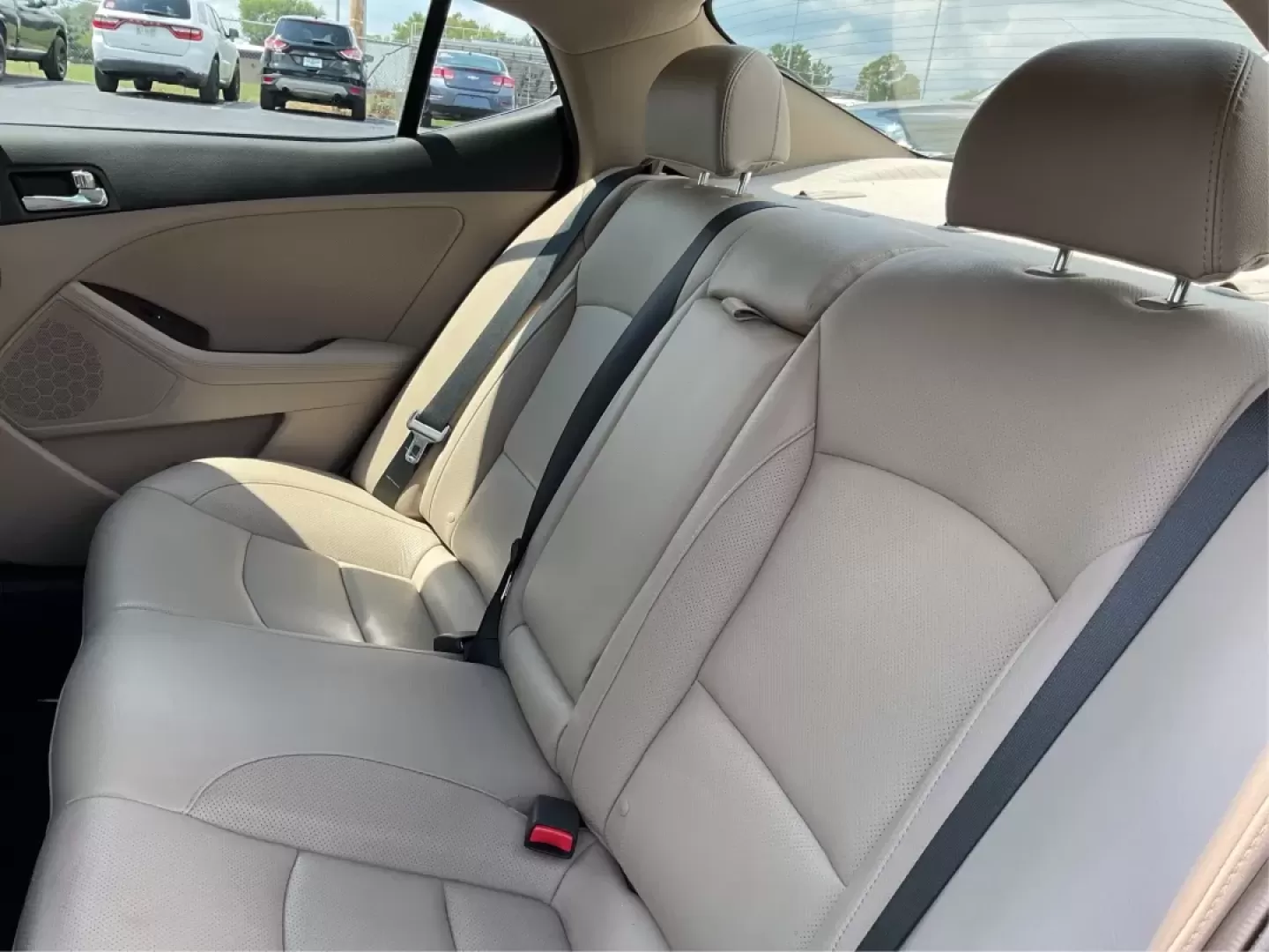 2015 Kia Optima EX (5XXGN4A70FG) with an Theta II 2.4L I-4 gasoline direct injection engine, located at 8750 N County Rd 25A, Piqua, OH, 45356, (937) 908-9800, 40.164391, -84.232513 - Embrace the open road with confidence and style in this stunning 2015 Kia Optima EX, available at Advantage Car and Credit - Piqua! Whether you're navigating daily commutes, embarking on weekend getaways, or shuttling your growing family, this sedan is designed to enhance every journey. With a sleek - Photo#10