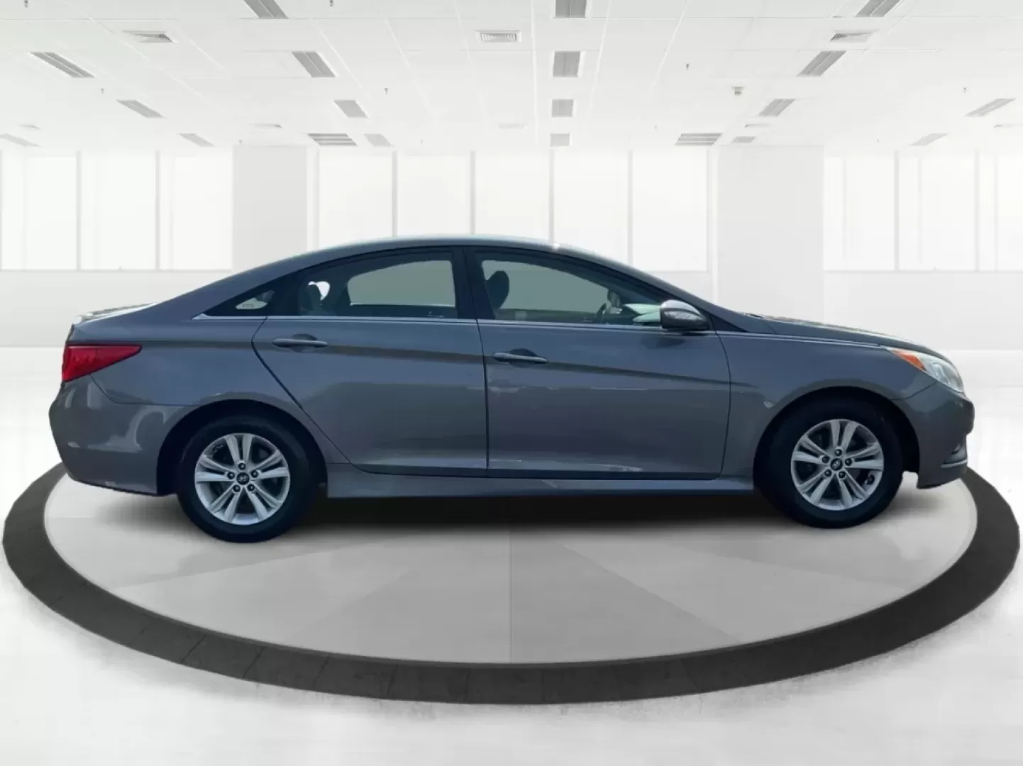 2014 Hyundai Sonata GLS (5NPEB4AC0EH) with an 2.4L I-4 gasoline direct injection engine, located at 8750 N County Rd 25A, Piqua, OH, 45356, (937) 908-9800, 40.164391, -84.232513 - Looking for a reliable sedan that seamlessly blends comfort, efficiency, and style? Look no further than this 2014 Hyundai Sonata GLS, perfect for families, daily commuters, or anyone who appreciates a smooth ride. At Advantage Car and Credit - Piqua, located at 8750 N County Rd 25A in beautiful Piq - Photo#1