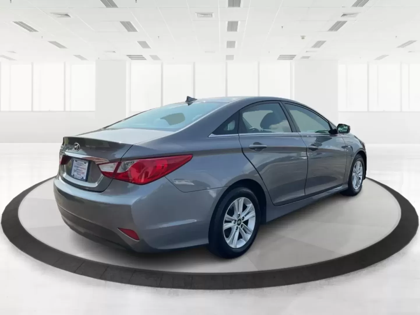 2014 Hyundai Sonata GLS (5NPEB4AC0EH) with an 2.4L I-4 gasoline direct injection engine, located at 8750 N County Rd 25A, Piqua, OH, 45356, (937) 908-9800, 40.164391, -84.232513 - Looking for a reliable sedan that seamlessly blends comfort, efficiency, and style? Look no further than this 2014 Hyundai Sonata GLS, perfect for families, daily commuters, or anyone who appreciates a smooth ride. At Advantage Car and Credit - Piqua, located at 8750 N County Rd 25A in beautiful Piq - Photo#2