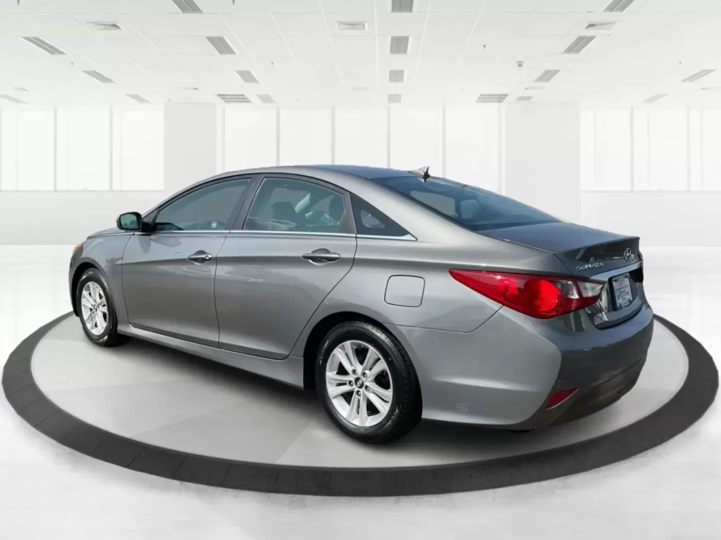 2014 Hyundai Sonata GLS (5NPEB4AC0EH) with an 2.4L I-4 gasoline direct injection engine, located at 8750 N County Rd 25A, Piqua, OH, 45356, (937) 908-9800, 40.164391, -84.232513 - Looking for a reliable sedan that seamlessly blends comfort, efficiency, and style? Look no further than this 2014 Hyundai Sonata GLS, perfect for families, daily commuters, or anyone who appreciates a smooth ride. At Advantage Car and Credit - Piqua, located at 8750 N County Rd 25A in beautiful Piq - Photo#4
