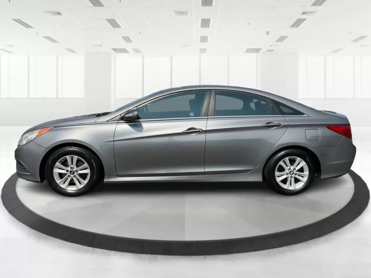 2014 Hyundai Sonata GLS (5NPEB4AC0EH) with an 2.4L I-4 gasoline direct injection engine, located at 8750 N County Rd 25A, Piqua, OH, 45356, (937) 908-9800, 40.164391, -84.232513 - Looking for a reliable sedan that seamlessly blends comfort, efficiency, and style? Look no further than this 2014 Hyundai Sonata GLS, perfect for families, daily commuters, or anyone who appreciates a smooth ride. At Advantage Car and Credit - Piqua, located at 8750 N County Rd 25A in beautiful Piq - Photo#5