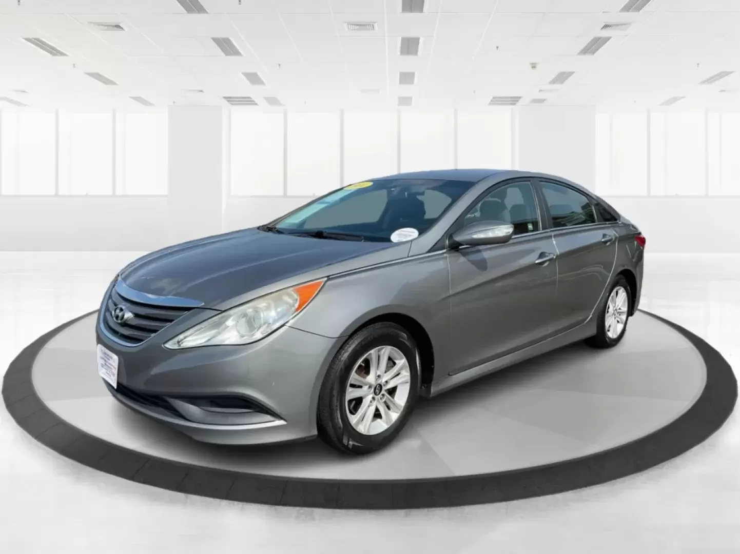2014 Hyundai Sonata GLS (5NPEB4AC0EH) with an 2.4L I-4 gasoline direct injection engine, located at 8750 N County Rd 25A, Piqua, OH, 45356, (937) 908-9800, 40.164391, -84.232513 - Looking for a reliable sedan that seamlessly blends comfort, efficiency, and style? Look no further than this 2014 Hyundai Sonata GLS, perfect for families, daily commuters, or anyone who appreciates a smooth ride. At Advantage Car and Credit - Piqua, located at 8750 N County Rd 25A in beautiful Piq - Photo#8