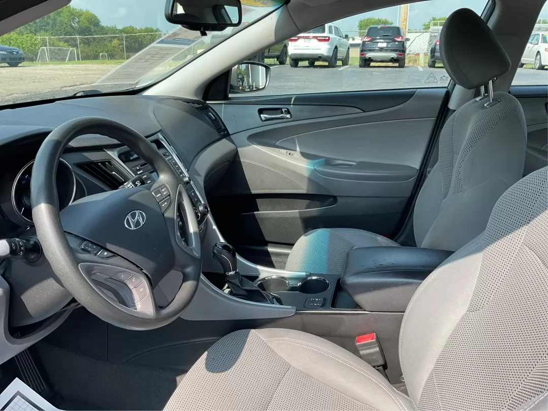2014 Hyundai Sonata GLS (5NPEB4AC0EH) with an 2.4L I-4 gasoline direct injection engine, located at 8750 N County Rd 25A, Piqua, OH, 45356, (937) 908-9800, 40.164391, -84.232513 - 2014 Hyundai Sonata GLS - Photo#9