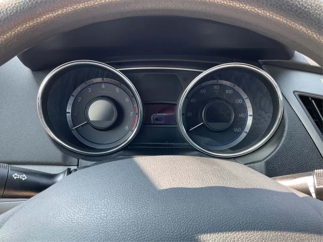 2014 Hyundai Sonata GLS (5NPEB4AC0EH) with an 2.4L I-4 gasoline direct injection engine, located at 8750 N County Rd 25A, Piqua, OH, 45356, (937) 908-9800, 40.164391, -84.232513 - 2014 Hyundai Sonata GLS - Photo#15
