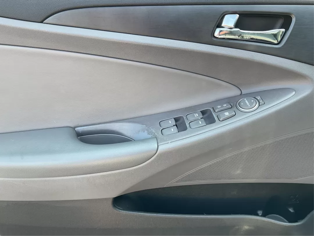 2014 Hyundai Sonata GLS (5NPEB4AC0EH) with an 2.4L I-4 gasoline direct injection engine, located at 8750 N County Rd 25A, Piqua, OH, 45356, (937) 908-9800, 40.164391, -84.232513 - 2014 Hyundai Sonata GLS - Photo#18