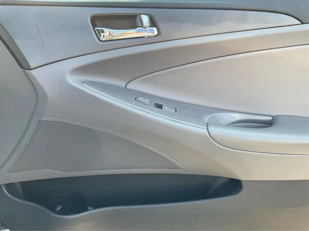 2014 Hyundai Sonata GLS (5NPEB4AC0EH) with an 2.4L I-4 gasoline direct injection engine, located at 8750 N County Rd 25A, Piqua, OH, 45356, (937) 908-9800, 40.164391, -84.232513 - 2014 Hyundai Sonata GLS - Photo#19