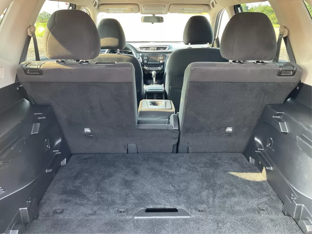 2016 Nissan Rogue SV (KNMAT2MV5GP) with an 2.5L I-4 DOHC engine, located at 8750 N County Rd 25A, Piqua, OH, 45356, (937) 908-9800, 40.164391, -84.232513 - 2016 Nissan Rogue SV - Photo#12