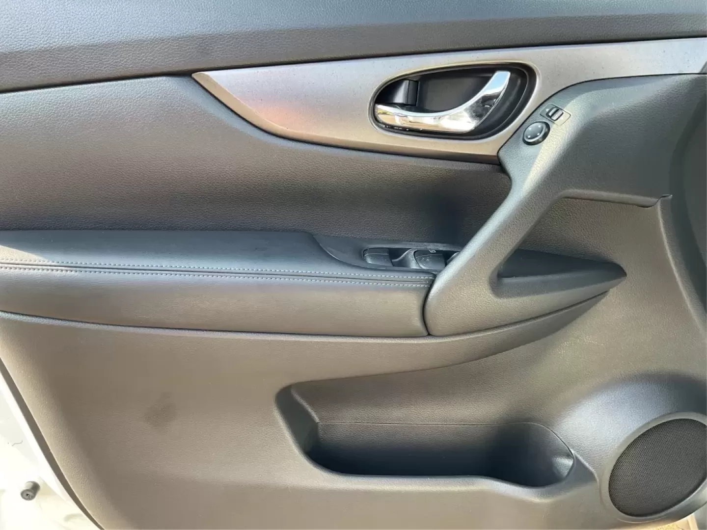 2016 Nissan Rogue SV (KNMAT2MV5GP) with an 2.5L I-4 DOHC engine, located at 8750 N County Rd 25A, Piqua, OH, 45356, (937) 908-9800, 40.164391, -84.232513 - **Explore New Adventures with the 2016 Nissan Rogue SV Perfect for Family Trips and Daily Commutes!**<br /> <br /> If you're on the lookout for a reliable SUV that can keep up with your active lifestyle, look no further than the stunning 2016 Nissan Rogue SV available at Advantage Car and Credit - - Photo#18