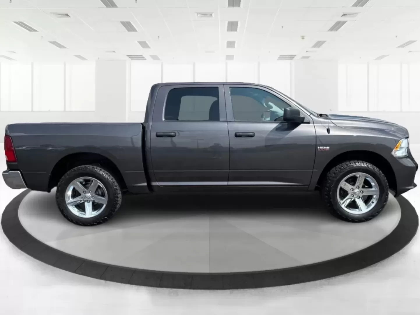 2017 Ram 1500 Express Crew Cab 4x4 5'7 Box (3C6RR7KTXHG) with an Other engine, located at 1230 East Main St, Xenia, OH, 45385, (937) 908-9800, 39.688026, -83.910172 - ### Unleash Your Adventurous Spirit with the 2017 Ram 1500 at Advantage Car and Credit - Xenia!<br /> <br /> Are you ready to elevate your driving experience? Whether you're tackling the daily commute, embarking on family road trips, or conquering weekend adventures, the 2017 Ram 1500 Express Crew C - Photo#1