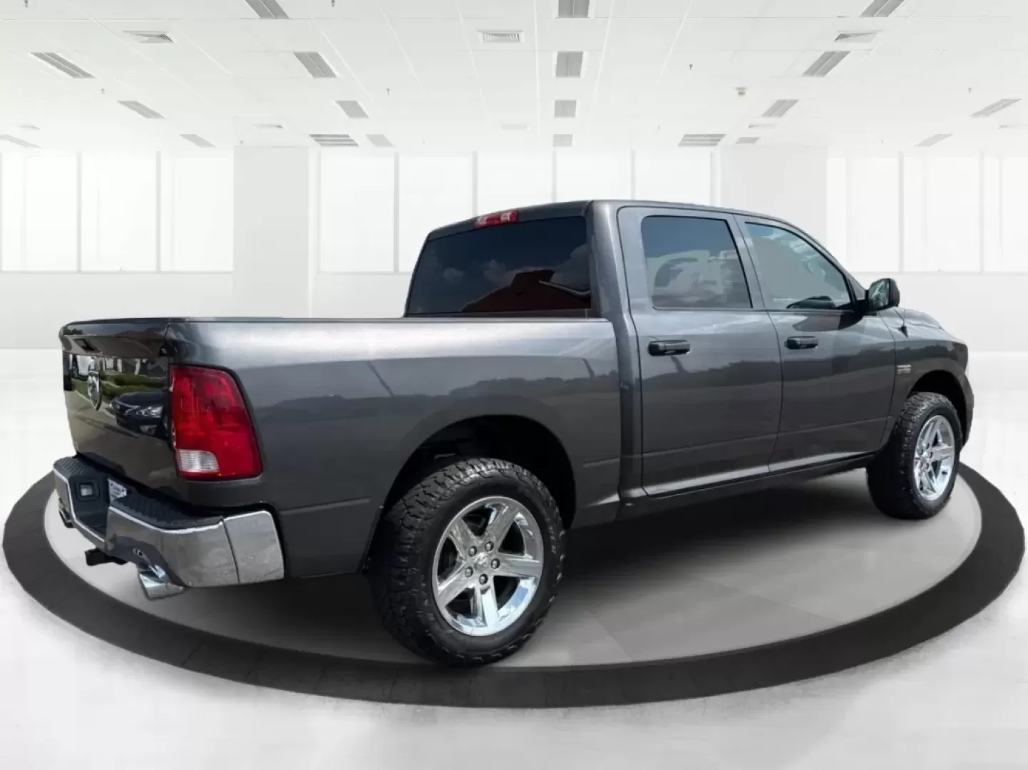 2017 Ram 1500 Express Crew Cab 4x4 5'7 Box (3C6RR7KTXHG) with an Other engine, located at 1230 East Main St, Xenia, OH, 45385, (937) 908-9800, 39.688026, -83.910172 - ### Unleash Your Adventurous Spirit with the 2017 Ram 1500 at Advantage Car and Credit - Xenia!<br /> <br /> Are you ready to elevate your driving experience? Whether you're tackling the daily commute, embarking on family road trips, or conquering weekend adventures, the 2017 Ram 1500 Express Crew C - Photo#2