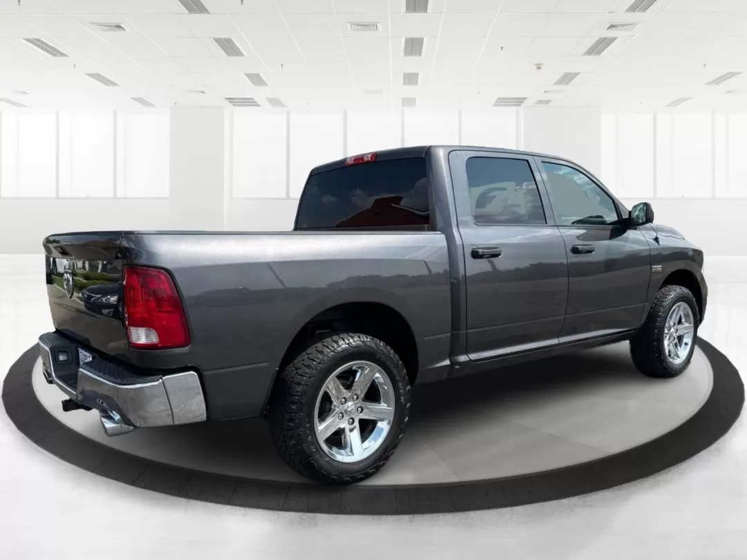 2017 Ram 1500 Express Crew Cab 4x4 5'7 Box (3C6RR7KTXHG) with an Other engine, located at 880 E. National Road, OH, 45377, (937) 908-9800, 39.891918, -84.183975 - ### Unleash Your Adventurous Spirit with the 2017 Ram 1500 at Advantage Car and Credit - Xenia!<br /> <br /> Are you ready to elevate your driving experience? Whether you're tackling the daily commute, embarking on family road trips, or conquering weekend adventures, the 2017 Ram 1500 Express Crew C - Photo#2