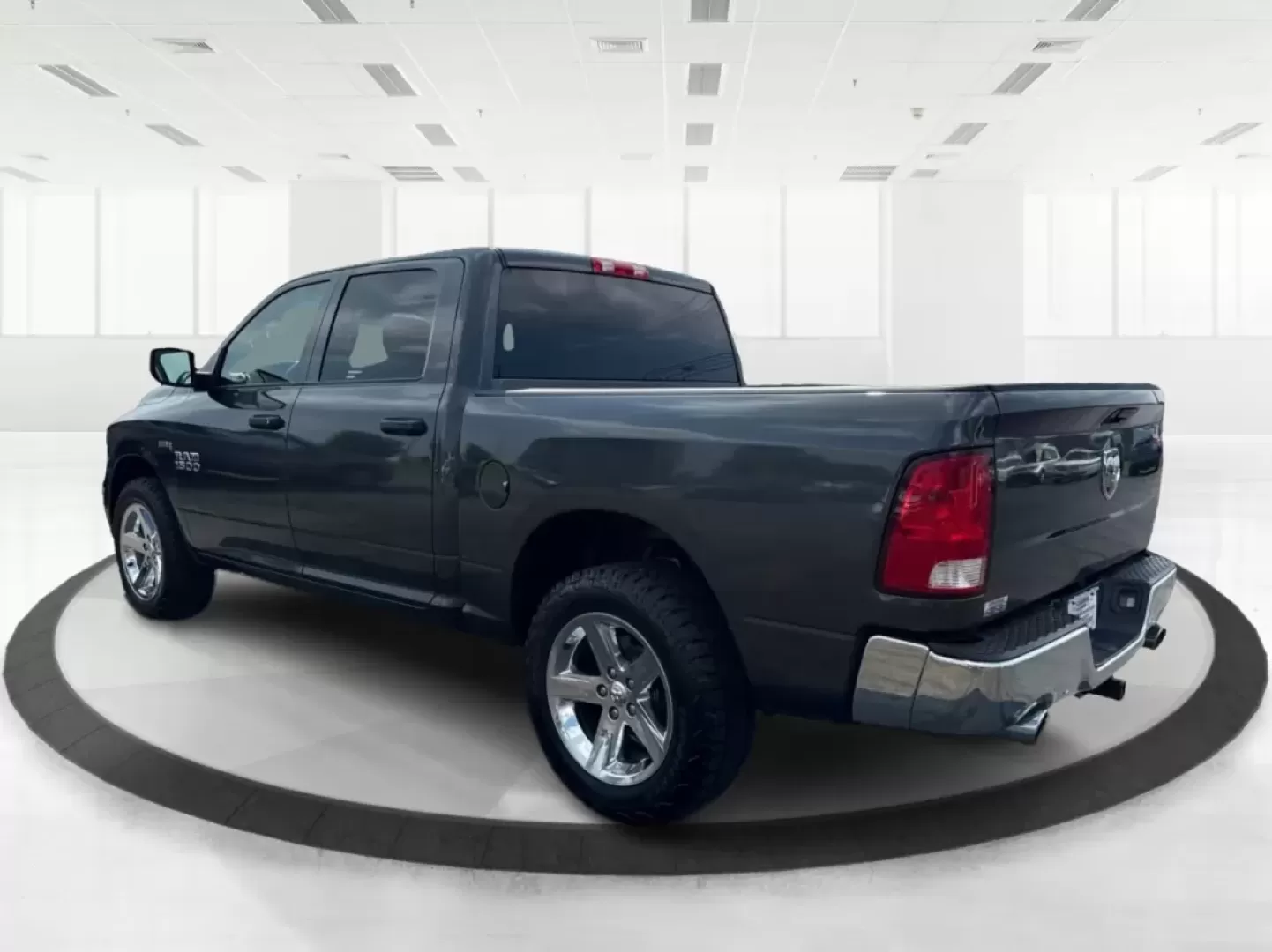 2017 Ram 1500 Express Crew Cab 4x4 5'7 Box (3C6RR7KTXHG) with an Other engine, located at 1230 East Main St, Xenia, OH, 45385, (937) 908-9800, 39.688026, -83.910172 - ### Unleash Your Adventurous Spirit with the 2017 Ram 1500 at Advantage Car and Credit - Xenia!<br /> <br /> Are you ready to elevate your driving experience? Whether you're tackling the daily commute, embarking on family road trips, or conquering weekend adventures, the 2017 Ram 1500 Express Crew C - Photo#4